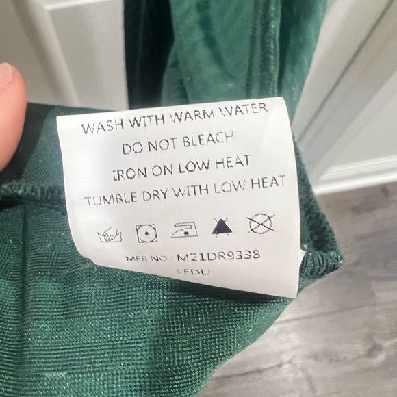 Simplee green velvet wrap dress - Picture 6 of 7